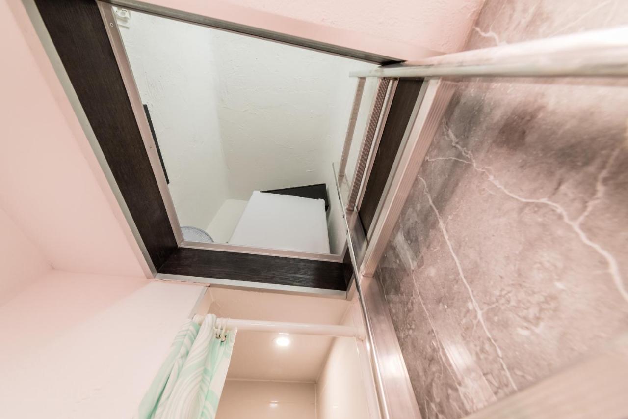 Micro Apartments 2,5 Qm - Najmniejsze Apartamenty Swiata 2,5 Mkw Cracovia Esterno foto